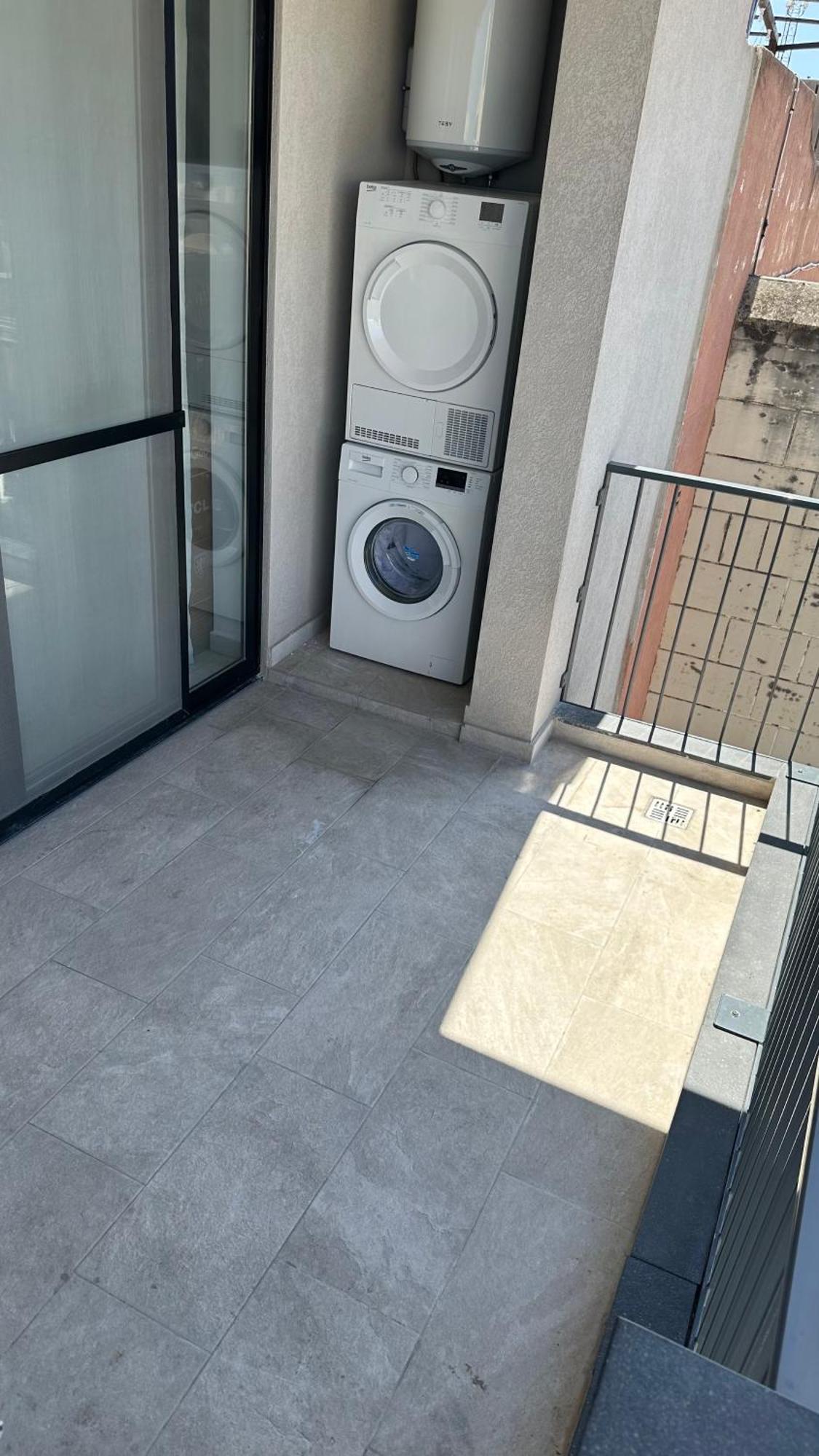 Your Elegant Home Away From Home Shared Apartment Only With Host Zebbug  Luaran gambar